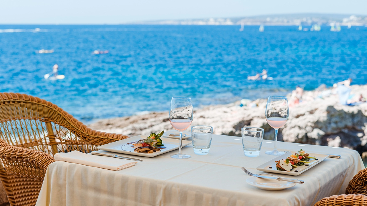 background-sea-table